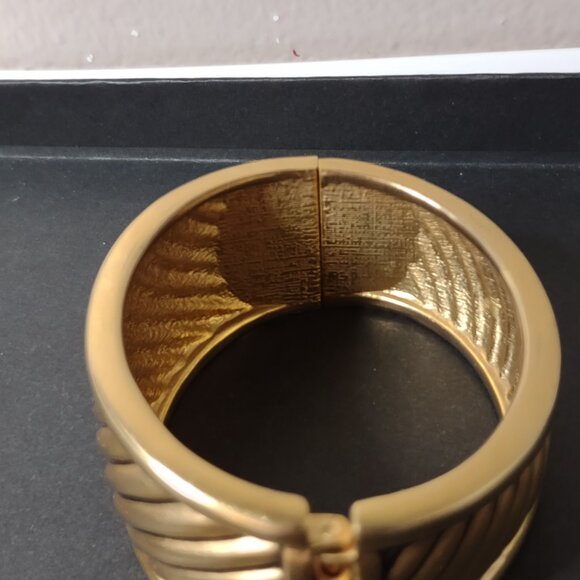 6.75 Inch Heavy Gold Tone Hinged Bracelet - Picture 4 of 12